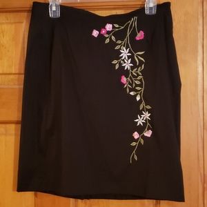 Black skirt w flower vine